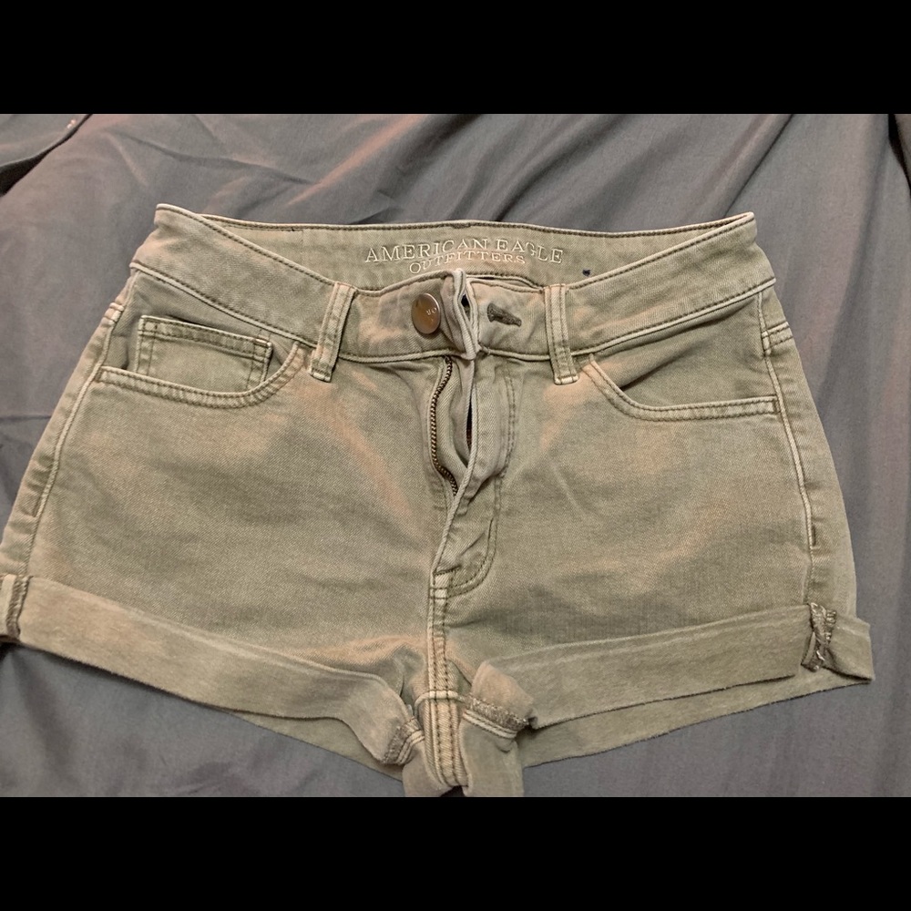 American Eagle size 4 green shorts